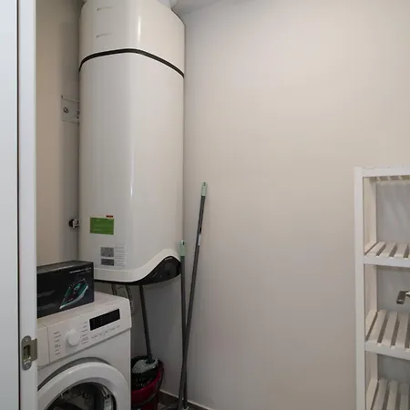 Appartamento Aac - Con Terraza, Muy Amplio, Totalmente Equipado, Cerca Del Centro Y Nuevo!